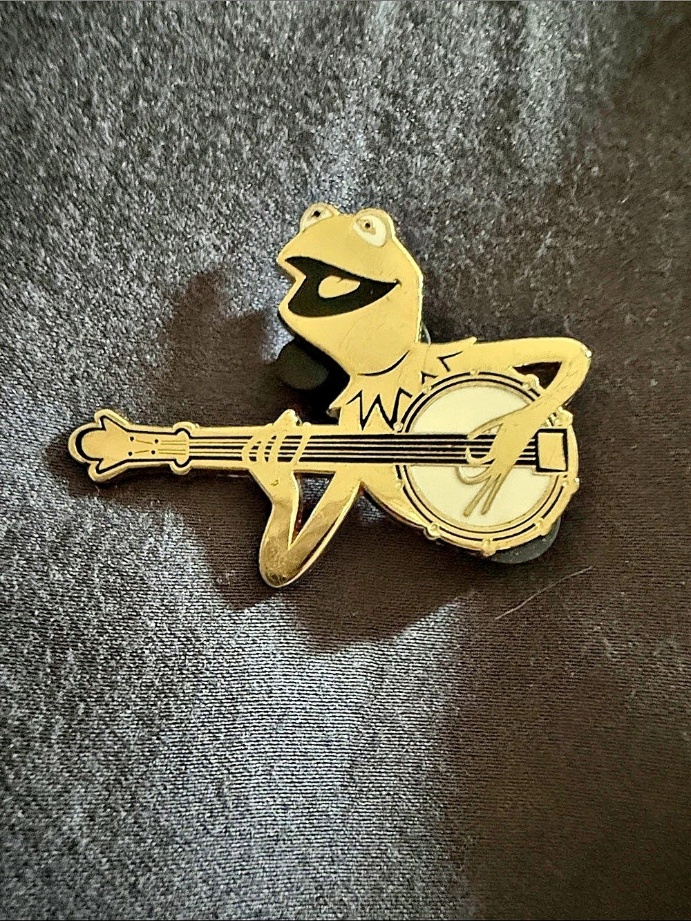 Warner Bros. Animaniacs Yakko Warner brooch. Gold & Black Brooch